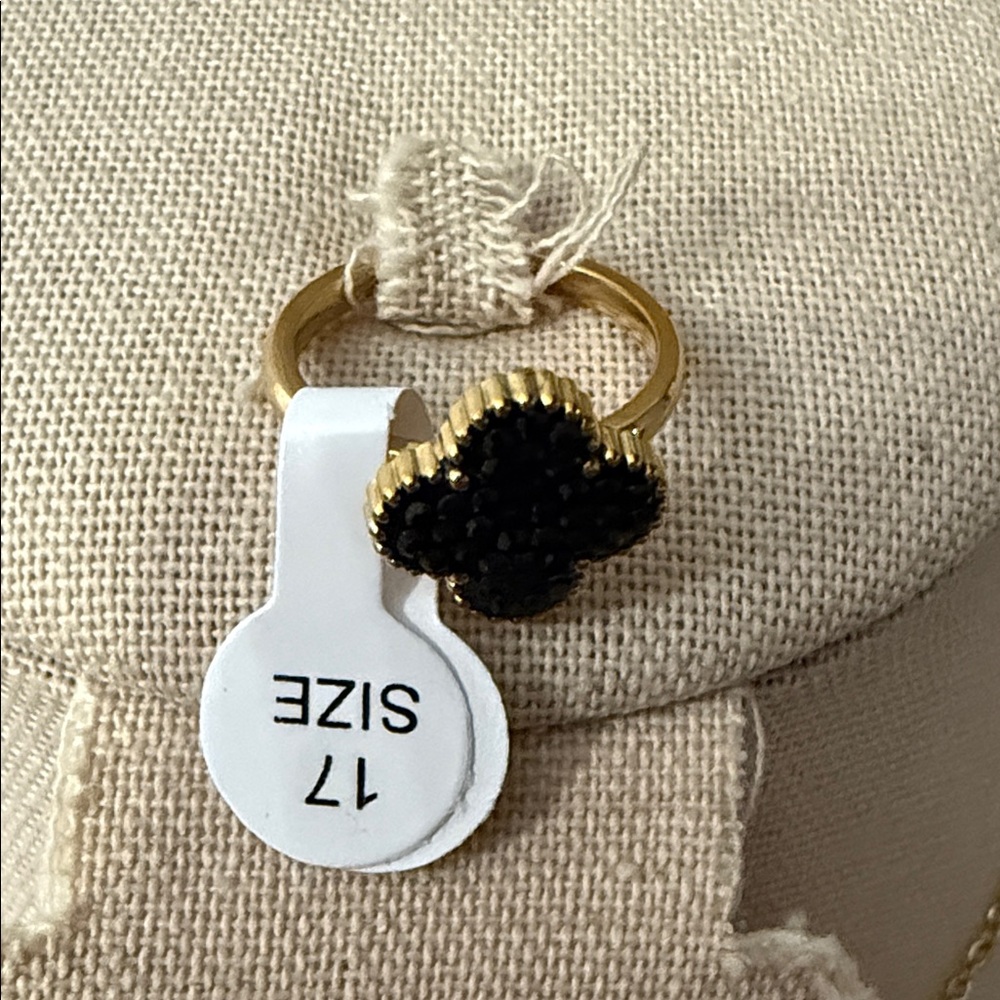 Stainless Steel Gold and Black Clover Necklace and Ring Set - Picture 5 of 7